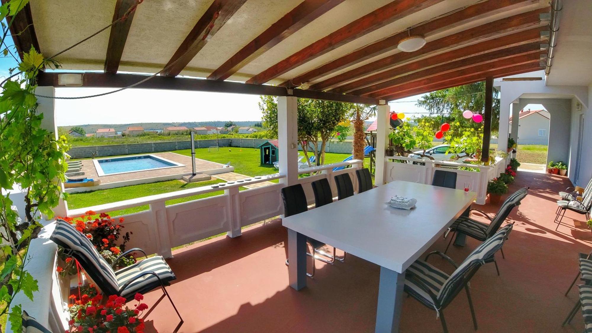 House Rose With Garden And Pool Villa Ljubač Eksteriør billede