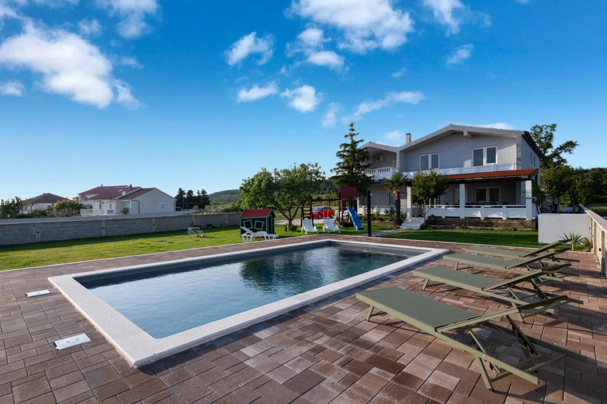 House Rose With Garden And Pool Villa Ljubač Eksteriør billede